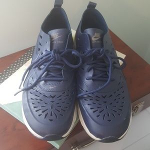 Nike Air Max Thea tennis shoes